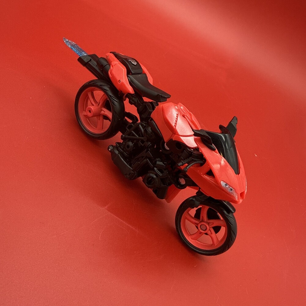Transformer Revenge Of The Fallen Deluxe Class Arcee